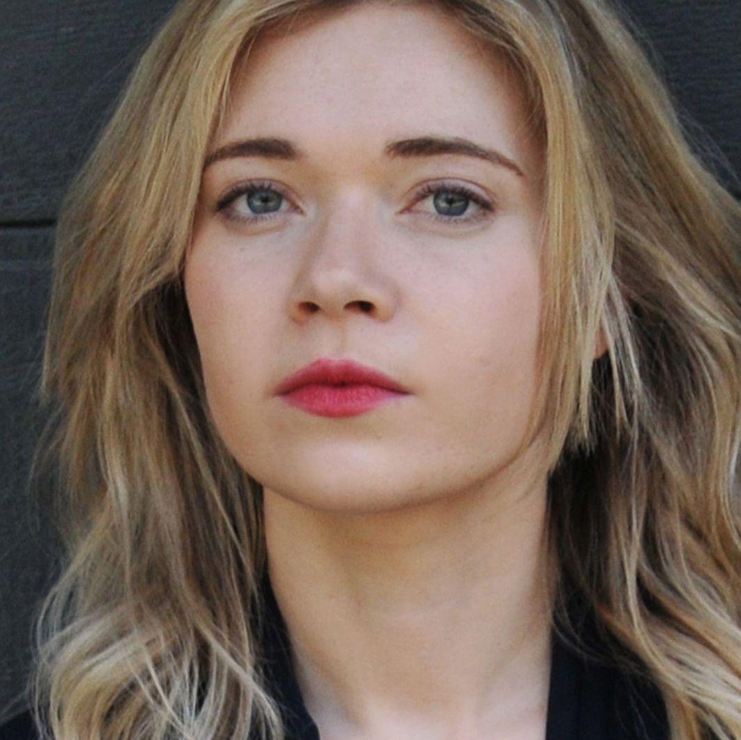 Profile Photo of Farina Flebbe by null